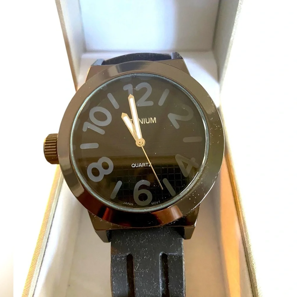 Men's Black Quartz Watch by Titanium stainless steel back base metal bezel